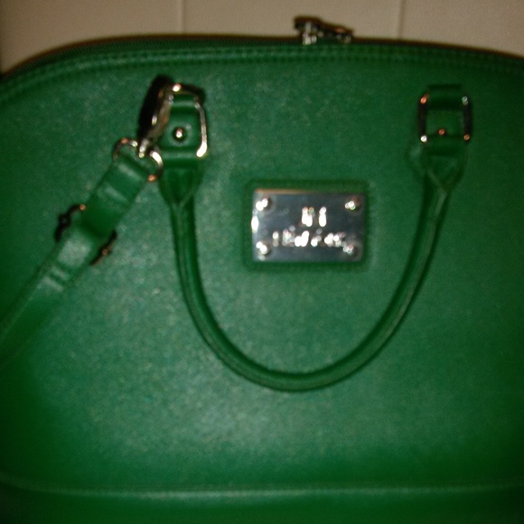 Cross Body - Picture 1 of 2